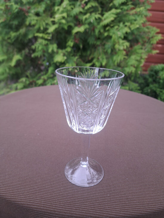 Eleganta kristāla vīna glāze 200ml uz kantainas kājas ar smalku rokas gravēšanu un ķīmisku pulēšanu, NEMAN (Kristāls gl 170)