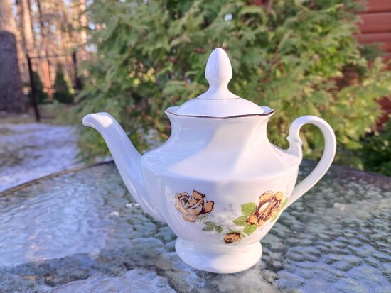 Tējkanna mazā, tējas servīze "Viktorija" ar gaiši brūnām rozēm un brūnu apvilkumu, RPR (Viktorija t 200)