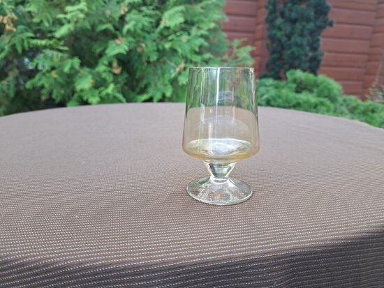 Maigi dzeltena stikla glāzīte uz kājiņas, tilp.75ml (Stikla gl 344)