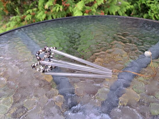 Dekors Nr.5 no stikla tūbiņām unpērlītēm. Izmēri 12cmx5cm (Egle perlītes 13)