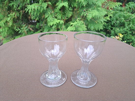 Antikvāra absinta kristāla glāze uz kājiņas, tilp.75ml, kājiņas rokas gravēšanu, Francija. Periods: apuvēni no 1850.g. (Kristāls gl 197)