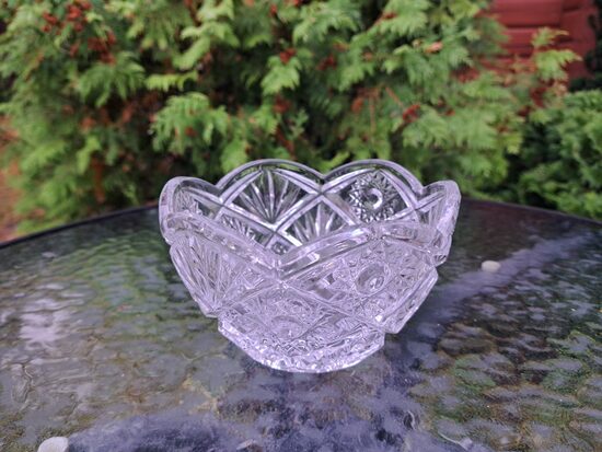 Skaista krisātla konfekšu/salātu bļodiņa. Diam.14cm, h=8cm (Kristāls sk 75)