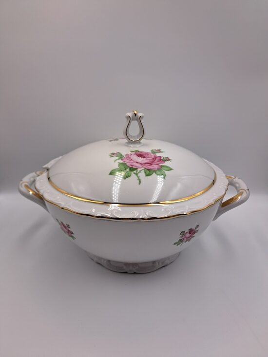 Eleganta balta ar košām rozēm un zeltu terīne, tilpums 3L. Ražotājs, Kahla, 1937.-1956.g.g. (Vācija 272)