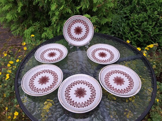 Deserta šķīvji, kafijas servīze "Māra" ar brūnu dekolu un zeltu, RPR (Māra kafijas 74)