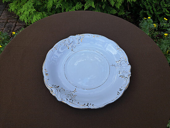 Elegants porcelāna augļu šķīvis d=27cm ar bagātīgu zeltu, reljēfa detaļām, PFF (Citi 01)