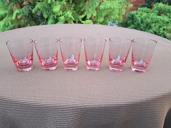 Vintāžas stikla mini glāzīšu kompl. 6 gb., rozā stikls, bez dekola un bez zelta, Līvānu stikla fabrika (Stikla gl 357)