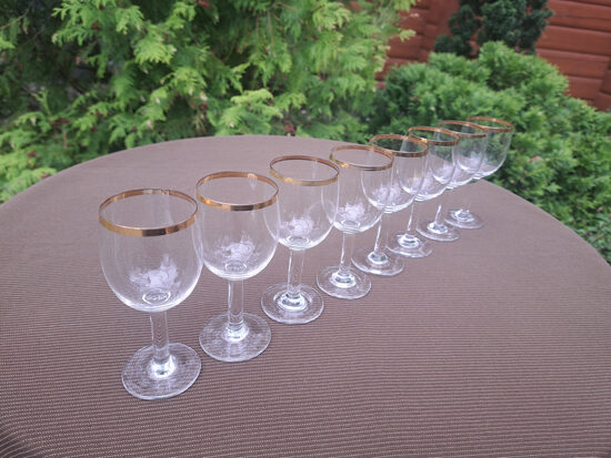 Eleganto kristāla glāžu, tilp.90ml, uz kājiņas ar zelta apvilkumu,  komplekts 8 personām (Kristāls gl 157)