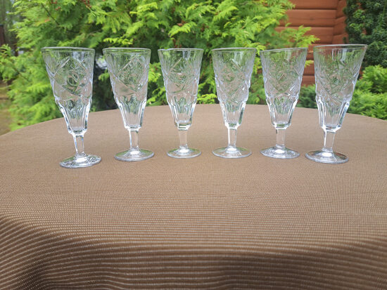 Kristāla glāzīšu 50ml komplekts 6 personām, dimanta gravēšana un ķīmiska pulēšana, uz kantainas kājiņas (Kristāls gl 159)