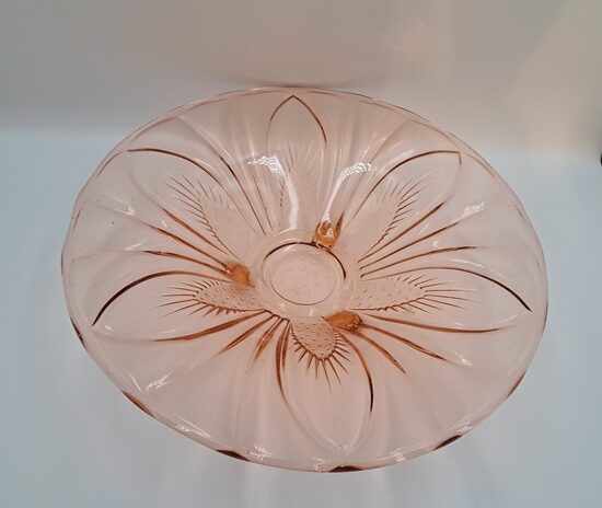 Izsmalcināta laškrāsas presēta stikla cupumumu/augļu boda Art Deco stilā. Modele Margit (Stikls sk 312)