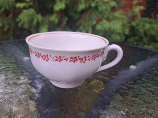 Tējas krūzīte "Rubenss" ar bordo kļavas lapu vainagu un bordo apvilkumu, PFF (Rubenss 134)