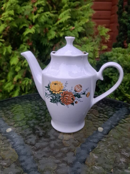 Kafijas kanna "Ārija" ar dzeltenām asterēm (mazs pusķis) un zeltu, RPR (Ārija kafijas 156)