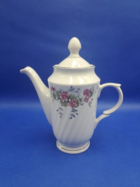 Kafijas kanniņa no komplekta diviem (oriģinālā rūpnīcas komplektācija) "Tet-a-Tet" ar maigām vijolītēm, RPR (Rīga 80 105)