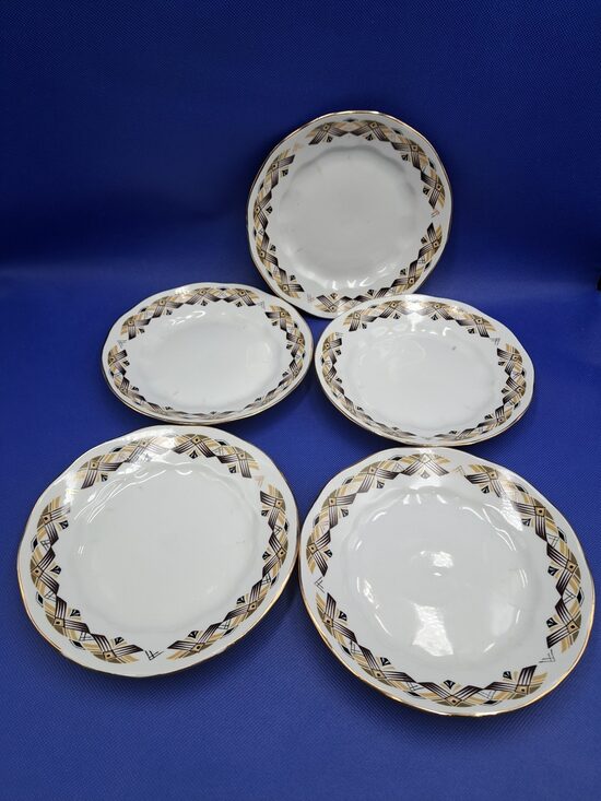 Kūku šķīvji, tējas servīzes "Ārija" ar brūnu rūtaino dekolu un zeltu, RPR (Ārija tējas 189)