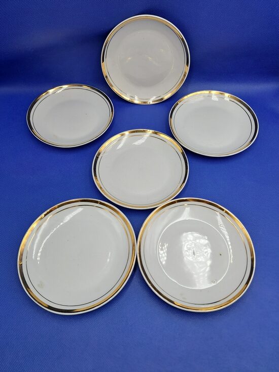 Deserta šķīvji, kafijas servīze "Vasara" baltas ar zelta strīpām gar malu: platu un šauru, RPR (Vasara 70)