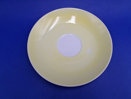 Lielā buljona apakštase ar gaiši dzeltenu krāsas pārklājumu, bez zelta, RPR. Diam.17cm (Buljona 172)