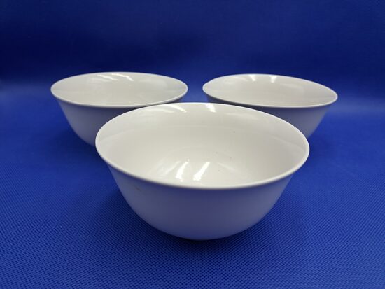 Bļodiņas(pialas) lielas, servīze "Austrumu" pilnīgi balta, RPR. Diam. 12,5cm. Rāzošans nepilnības (Austrumu 103)