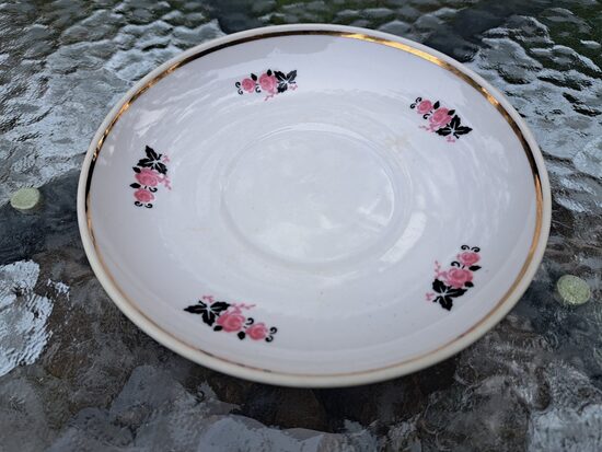 Apaštase ar rozā puķītēm un šauru zeltu, tējas servīze "Aija-2", RPR (Aija-2 tējas 186)