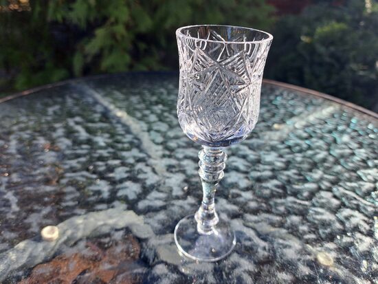 Kristāla liķiera glāzīte "Sonāte" ar smalku rokas gravēšanu un ķīmisku pulēšanu, Līvānu stikla fabrika (Kristāls gl 100)