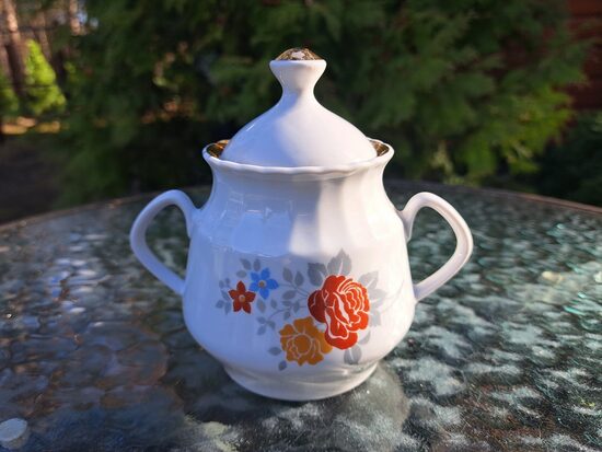 Cukurtrauks, Rīgas kafijas servīze "Māra" ar sarkanām un dzeltenām rozēm un zeltu, RPR (Māra kafijas 71)