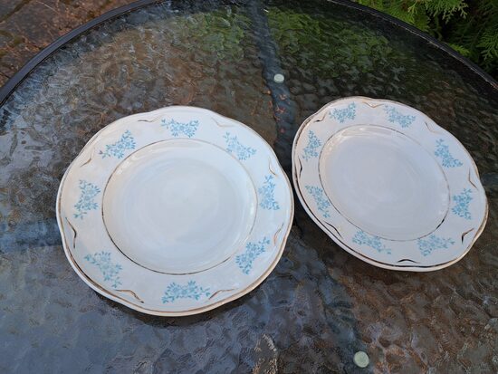 Maizes šķīvju ar gaiši zilām 3-puķēm un zeltu, d=17,5cm, pusdienu servīze ROKOKO, RPF (Rokoko 204)