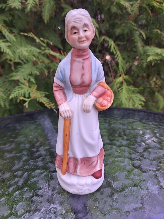 Figūriņa "Omīte ar groziņu"  h=17,5cm, Taizeme. Pliasa (Figur citi 30)