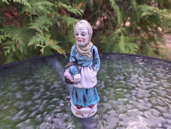 Figūriņa "Omīte ar groziņu zilā kleitā ", h=12cm, Taizeme (Figur citi 39)