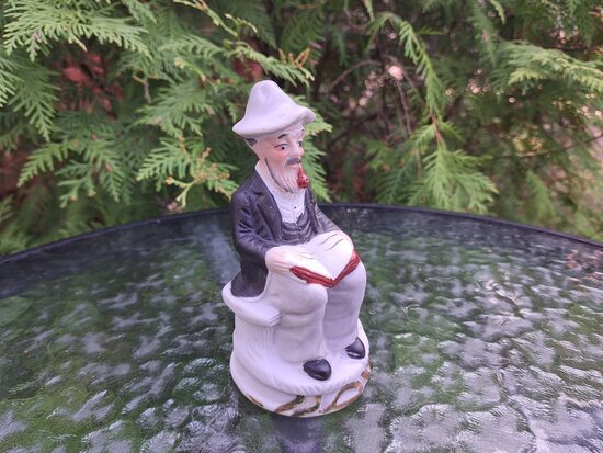 Figūriņa "Vīrietis ar pīpi lasa grāmatu ", h=13,5cm, Taizeme (Figur citi 38)