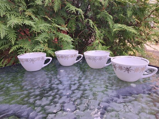 Krūzītes ar zelta zvaigznēm, kafijas servīze "Ausma", PFF (Ausma 112)