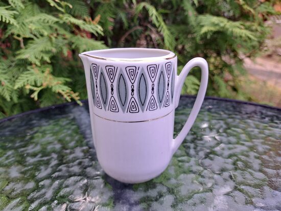 Krējuma kanniņa, kafijas servīze "Saulīte" ar melnu un gaiši zaļu dekolu, PFF, defekts (Saulīte 10)