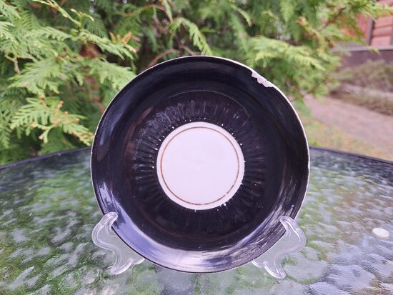 Apakštase melna, kafijas servīze "Saulīte" ar melnu un gaiši zaļu dekolu, PFF. Robs (Saulīte 05)