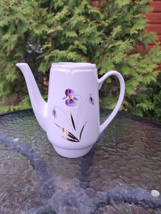 Kafijas kanna bez vāciņu no kafijas "Aija-1" ar vijolītēm un zeltu, RPR. Rokas gleznojums (Aija-1 kafijas 68)