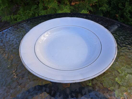 Zupas šķīvis fajansa Kuzņecova šķīvis ar zelta apvilkumu. D=24cm, ir nelieli defekti (Kuzņecovs 170)