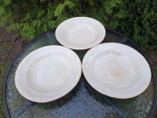 Zupas fajansa Kuzņecova šķīvji ar zelta apvilkumu. D=24,5cm (Kuzņecovs 173)