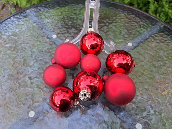 Sarkano bumbiņu komplekts 8 gb., stikls matētas un glancētas virsmas (Egle bumba 58)