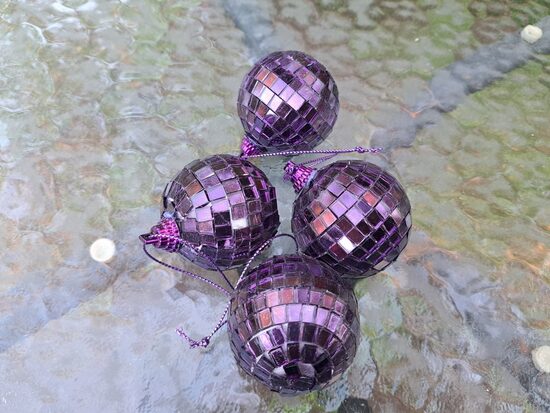 Tumši violeto bumbiņu komplekts 4 gb., stikla mozaika, d=4,2cm (Egle bumba 59)