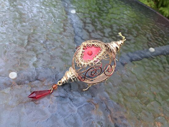 Laterna zelta/sarkana, stieple, plastiks. Augstums - 16cm (Egle laterna 10)