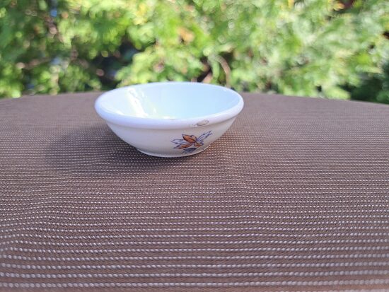 Sāls bļodiņa, fajansa pusdienu servīze ar zilām puķēm un brūnām lapām, PFF (Fajansa pusdienu 45)