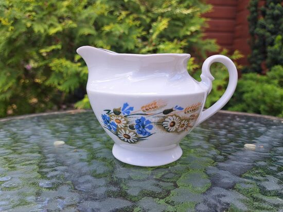 Krējuma kanniņa, tējas servīze "Viktorija" ar Jāņu pušķi un tumši brūnu apvilkumu, RPR (Viktorija t 214)