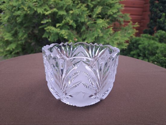 Kristāla bļoda konfekšu, grezns raksts, rokas gravēšana, PSRS. Diam.Izmēri: 13,5cm, h=10cm (Kristāls sk 59)