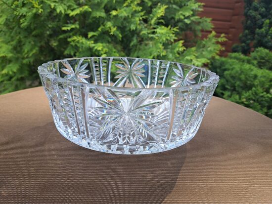 Lielā izsmacināta kristāla bļoda d=23cm uz kājas ar palmu rakstu. Dzeržinsakas kristāla rūpnīca (Kristāls sk 60)
