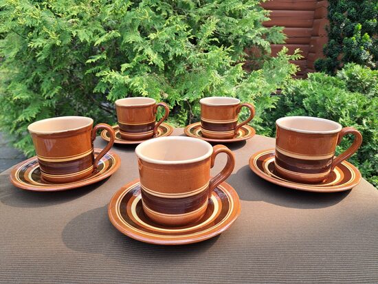 Māla tējas pāri ar lielām krūzēm 300ml un apakštasēm, glazūra, keramika, skaists rakstsktas puķes (Keram 133)