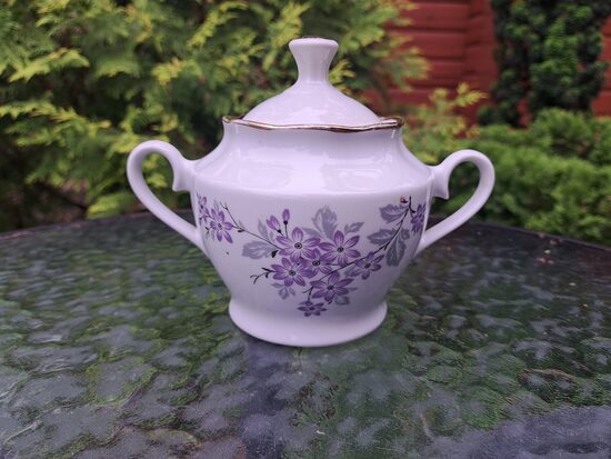 Cukurtrauks no tējas servīzes "Ārija" ar maigām lillā puķēm un zeltu, RPR (Ārija tējas 218)