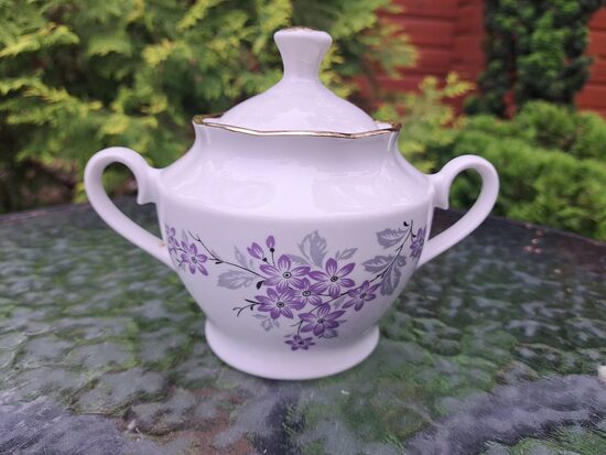 Cukurtrauks no tējas servīzes "Ārija" ar maigām lillā puķēm un zeltu, RPR (Ārija tējas 217)