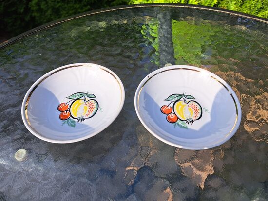 Ievārījuma bļodinas ar āboliem un ķīršiem un zeltu, forma "Māra", RPR (Māra tējas 230)