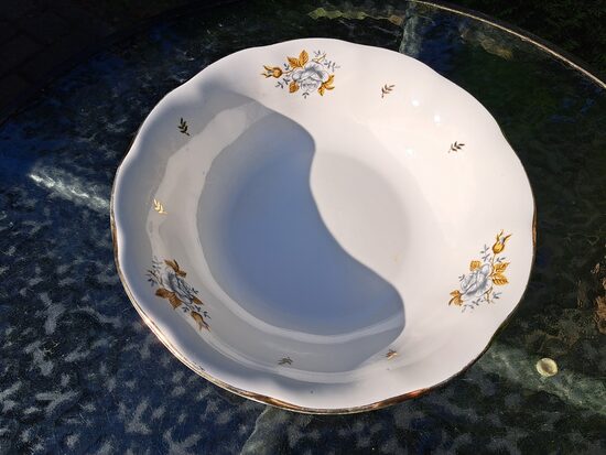 Salātu/kartupeļu bļoda ar "ledus rozi" un zeltu, diam.24cm, RPR. Forma "Ārija", RPR (Ārija pusdienu 451)