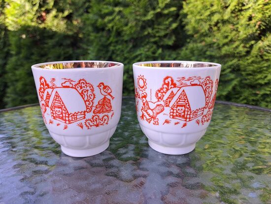 Glāzītes porcelāna bērnu ar dekolu "Pasaka" un platu zelta apvilkumu iekšā, tilp. 250ml, PSRS (Citi rpt 320)