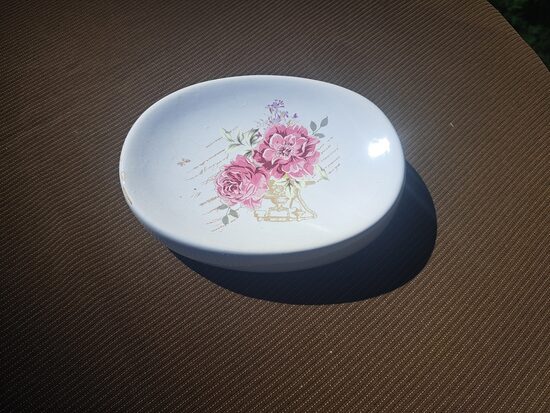 Skaists fajansa ziepju paliktnis, rozu dekols (Citi rpt 327)