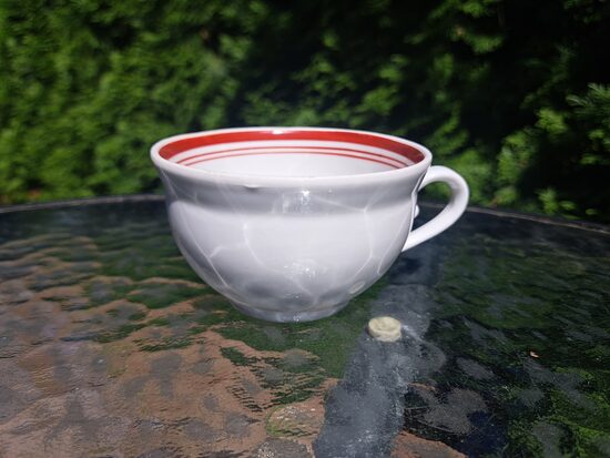 Krūzīte, tējas servīze "Tauta", bordo apvilkums (1 plata + 2 šauras svītras) iekšā, PFF (Tauta 70)