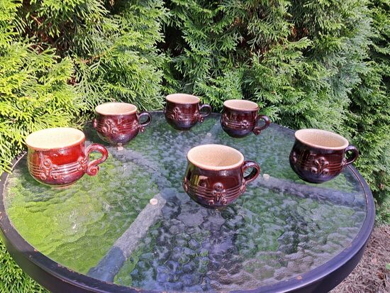 Kafijas krūzīšu komplekts 6 personam: brūnas ārpus un smilškrāsas iekšā ar izliekto dekoru, glazūra, keramika. Tilpums 175ml (Keram 167)