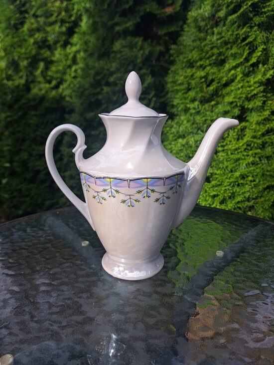 Kafijas kanna, kafijas servīze "Viktorija", viegli lustrēta virsma ar lilla-,elnu dekolu, RPR (Viktorija kafijas 53)